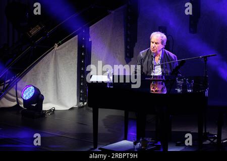 Essen, Allemagne, 10.07.2023 : Chris de Burgh se produit en direct au Lichtburg à Essen dans le cadre de son actuel Tour européen. Crédit : ANT Palmer / Alamy Live News Banque D'Images