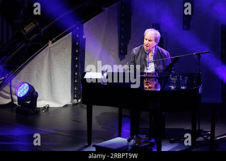 Essen, Allemagne, 10.07.2023 : Chris de Burgh se produit en direct au Lichtburg à Essen dans le cadre de son actuel Tour européen. Crédit : ANT Palmer / Alamy Live News Banque D'Images