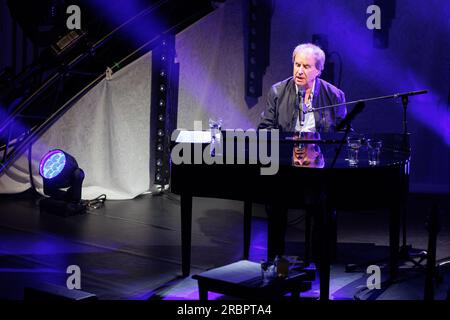 Essen, Allemagne, 10.07.2023 : Chris de Burgh se produit en direct au Lichtburg à Essen dans le cadre de son actuel Tour européen. Crédit : ANT Palmer / Alamy Live News Banque D'Images