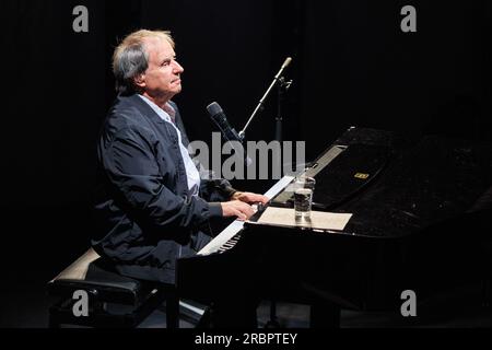 Essen, Allemagne, 10.07.2023 : Chris de Burgh se produit en direct au Lichtburg à Essen dans le cadre de son actuel Tour européen. Crédit : ANT Palmer / Alamy Live News Banque D'Images