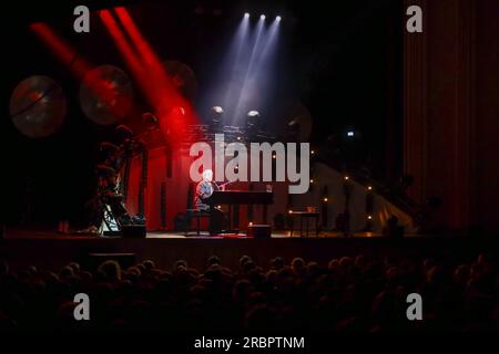 Essen, Allemagne, 10.07.2023 : Chris de Burgh se produit en direct au Lichtburg à Essen dans le cadre de son actuel Tour européen. Crédit : ANT Palmer / Alamy Live News Banque D'Images