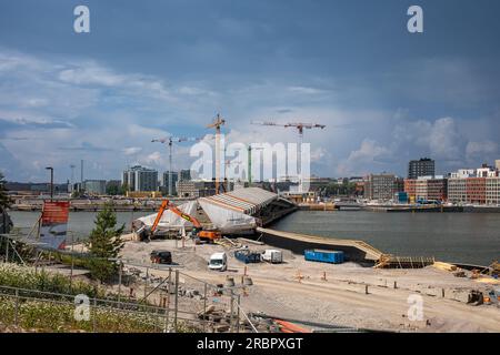 Finkensilta, un pont léger sur rail reliant Korkeasaari à Nihti ou Sompasaari en construction à Helsinki, en Finlande Banque D'Images