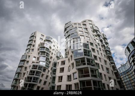 Battersea, Londres, Royaume-Uni : nouveaux immeubles à Battersea près de Battersea Power Station. Banque D'Images