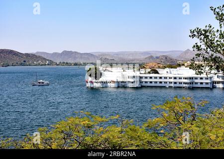 Inde, Udaipur, Radjastan avec place Hôtel dans le lac Pichola, célèbre, 5 étoiles, lieu de film, v. J Bond films Banque D'Images