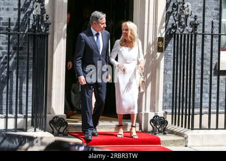 Londres, Royaume-Uni. 10 juillet 2023. Le secrétaire d'État des États-Unis Antony Blinken et l'ambassadrice des États-Unis au Royaume-Uni Jane Hartley quittent le 10 Downing Street après que le président Joe Biden a rencontré le Premier ministre britannique Rishi Sunak pour discuter de la manière de renforcer encore davantage les relations étroites entre la Grande-Bretagne et les États-Unis avant Sommet de l'OTAN à Vilnius, en Lituanie, plus tard cette semaine. Crédit : SOPA Images Limited/Alamy Live News Banque D'Images