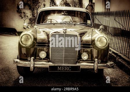 Mercedes-Benz 190 'Pontonn' Sedan Motor car (automobile), en production de 1956 à 1961 vue de face Banque D'Images