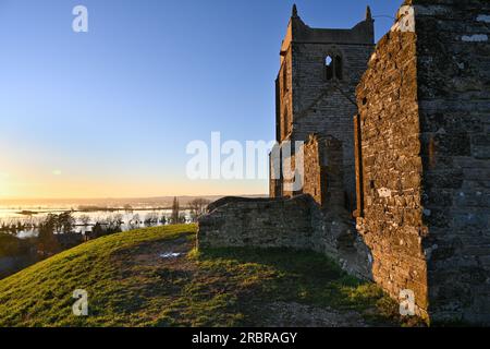 Burrow Mump Burrowbridge Somerset Angleterre où la rivière Tone se jette dans la rivière Parrett qui provoque régulièrement des inondations Banque D'Images