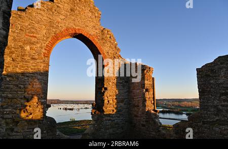 Burrow Mump Burrowbridge Somerset Angleterre où la rivière Tone se jette dans la rivière Parrett qui provoque régulièrement des inondations Banque D'Images