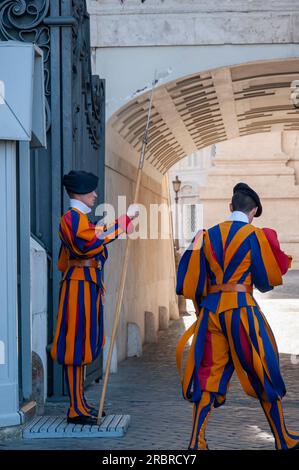 Gardes suisses au Vatican Rome Italie Banque D'Images