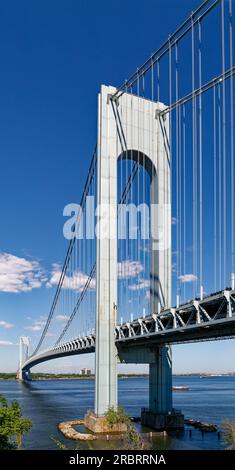 Verrazzano-Narrows Bridge rejoint Brooklyn et Staten Island, à New York. Le pont suspendu en acier était la plus longue travée du monde, lorsqu’il a été construit en 1964. Banque D'Images