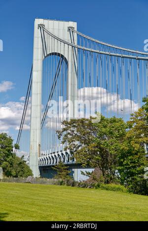 Verrazzano-Narrows Bridge rejoint Brooklyn et Staten Island, à New York. Le pont suspendu en acier était la plus longue travée du monde, lorsqu’il a été construit en 1964. Banque D'Images