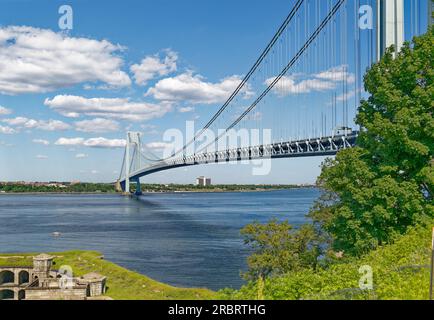 Verrazzano-Narrows Bridge rejoint Brooklyn et Staten Island, à New York. Le pont suspendu en acier était la plus longue travée du monde, lorsqu’il a été construit en 1964. Banque D'Images