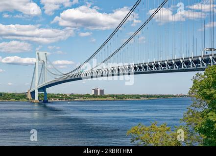Verrazzano-Narrows Bridge rejoint Brooklyn et Staten Island, à New York. Le pont suspendu en acier était la plus longue travée du monde, lorsqu’il a été construit en 1964. Banque D'Images