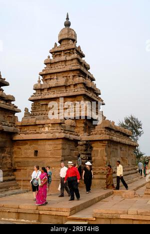 Temple de rivage dédié aux dieux Vishnu et Shiva construit vers 700, 728 à Mahabalipuram, l'un des plus anciens temple en se tenant sur le bord de la mer dedans Banque D'Images