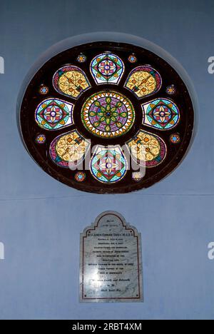 Vitraux dans le Christ le Roi Eglise de l'Union construite en 1895 à Kodaikanal, Tamil Nadu, Inde du Sud, Inde, Asie. Église protestante, gothique Banque D'Images