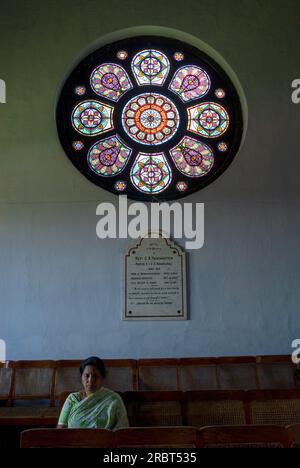 Vitraux dans le Christ le Roi Eglise de l'Union construite en 1895 à Kodaikanal, Tamil Nadu, Inde du Sud, Inde, Asie. Église protestante, gothique Banque D'Images