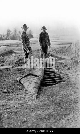 Europe : 1918 Un piège à fosse pour charger sans se méfier les soldats ennemis mis en place par les troupes américaines. Banque D'Images