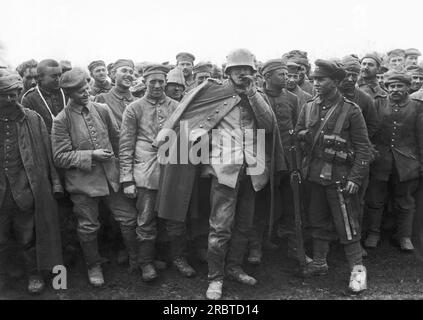 St. Eloi, France : avril 1916 prisonniers de guerre allemands capturés par les Royal Fusiliers à la bataille de Saint-Eloi. Banque D'Images