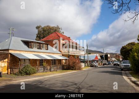 Juillet 2023, centre-ville de Sofala, petit village de Nouvelle-Galles du Sud la plus ancienne ville de ruée vers l'or en Australie, propriété historique sur Denison Street, Nouvelle-Galles du Sud, Australie Banque D'Images