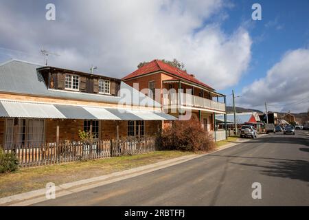 Juillet 2023, centre-ville de Sofala, petit village de Nouvelle-Galles du Sud la plus ancienne ville de ruée vers l'or en Australie, propriété historique sur Denison Street, Nouvelle-Galles du Sud, Australie Banque D'Images