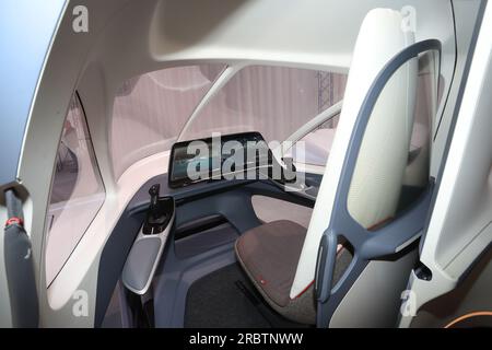 10 juillet 2023, Bavière, Weßling : vue dans le cockpit d'un modèle préliminaire d'un jet Lilium dans un hall du constructeur d'avions Lilium photo : Karl-Josef Hildenbrand/dpa Banque D'Images