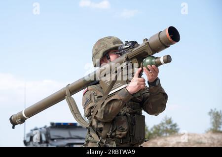 Système de défense aérienne portable polonais PPZR Piorun missile avec lanceur © Wojciech Strozyk / Alamy stock photo Banque D'Images