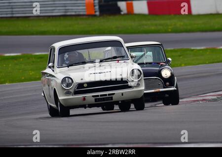 Roy Alderslade, Lotus Ford Cortina Mk1, un événement mettant en vedette deux grilles distinctes, DRHC Dunlop Allstars pour les voitures de sport, GT et Touring pré-1966. Les Alls Banque D'Images