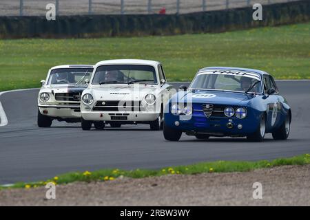 Gavin Watson, Alfa Romeo 1750 GTAm, Roy Alderslade, Lotus Ford Cortina Mk1, un événement mettant en vedette deux grilles distinctes, DRHC Dunlop Allstars pour pré-1966 S. Banque D'Images