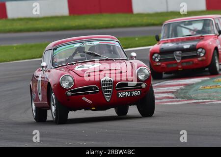 Ciprian Nistorica, Alfa Romeo Giulia Spider, un événement mettant en vedette deux grilles distinctes, DRHC Dunlop Allstars pour les voitures de sport, GT et Touring pré-1966. Le Banque D'Images