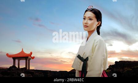 Femme asiatique portant un costume national coréen traditionnel, Hanbok. Joyeux Chuseok Banque D'Images