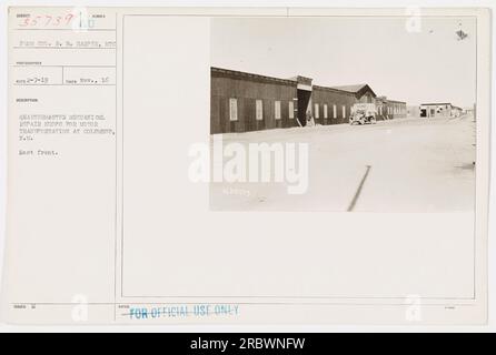 Soldats travaillant dans les ateliers de réparation mécanique pour le transport automobile à Columbus, NM. Cette photo a été prise le 16 novembre. Banque D'Images