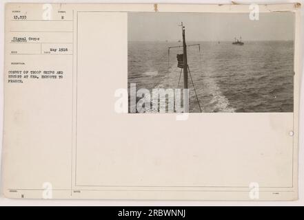 L'image montre un convoi de navires de troupes et leur escorte en mer, en route pour la France en mai 1918. La photographie a été prise par un photographe du signal corps et porte le numéro 111-SC-13533.REFERENCE Banque D'Images
