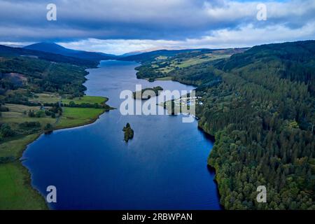 Royaume-Uni, Écosse, Perthshire Highlands, Perth et Kinross, Pitlochry, Loch Tummel à Queen's View (vue aérienne) Banque D'Images