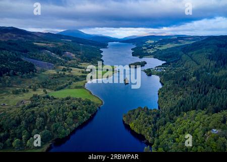 Royaume-Uni, Écosse, Perthshire Highlands, Perth et Kinross, Pitlochry, Loch Tummel à Queen's View (vue aérienne) Banque D'Images