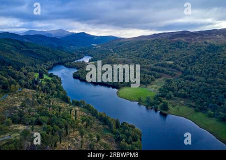 Royaume-Uni, Écosse, Perthshire Highlands, Perth et Kinross, Pitlochry, Loch Tummel à Queen's View (vue aérienne) Banque D'Images