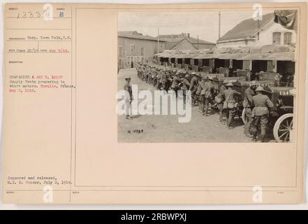 Les entreprises A et B du train d'approvisionnement 1018T se préparent à démarrer leurs moteurs à Euville, France, le 5 mai 1918. Cette photographie a été prise par Corp. Keen Polk le 26 juin 1918. Il a été censuré et publié par le censeur M.I. B. le 2 juillet 1918.' Banque D'Images