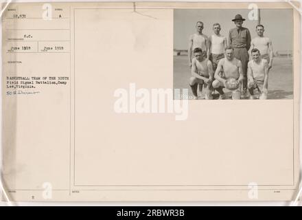 Image montrant l'équipe de basket-ball du 305th Field signal Battalion, Camp Lee, Virginie, à partir de juin 1918. L'équipe faisait partie de la 80e Division et a été photographiée par un photographe militaire. L'équipe est identifiée par leurs uniformes rouges et leurs initiales '305 F.S.B B.B.T' qui signifient 305th Field signal Battalion Basketball Team. Banque D'Images