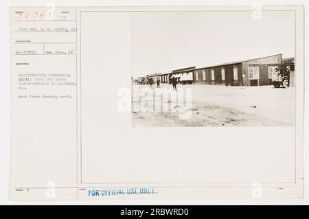 Légende : l'image montre les États-Unis Ateliers de réparation mécanique Quartermaster pour le transport à moteur à Columbus, Nouveau-Mexique pendant la première Guerre mondiale. La photographie capture la façade ouest des magasins, face au nord. Cette image appartient aux archives du photographe MTC et a été prise le 16 décembre. Il a été reçu et délivré pour usage officiel le 7 février 1919. Banque D'Images