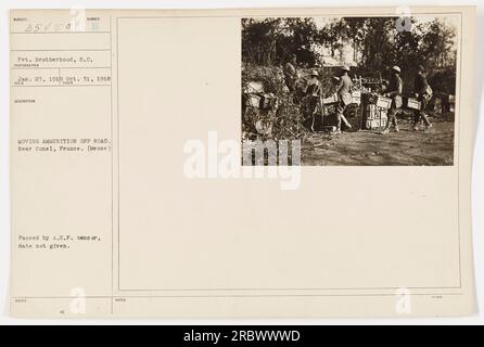 Le soldat Brotherhood, de Caroline du Sud, vu le 23 janvier 1919, a été photographié en train de déplacer des munitions hors route près de Cunel, en France, pendant la première Guerre mondiale Cette photographie a été prise par un photographe inconnu et a passé l'inspection du censeur de l'A.E.F. mais la date exacte de sortie est inconnue. Banque D'Images