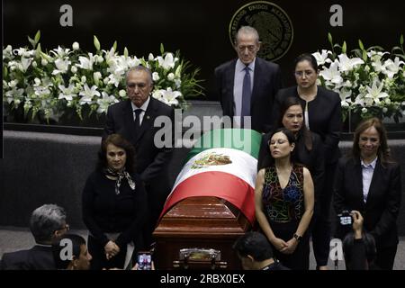 Mexico, Mexique. 10 juillet 2023. 10 juillet 2023, Mexico, Mexique : la Chambre des députés rend un hommage posthume au politicien, diplomate et ancien candidat à la présidence du Mexique, Porfirio Muñoz Ledo. Parents, amis et législateurs présents à la cérémonie au Palais législatif de San Lazaro. Le 10 juillet 2023 à Mexico, Mexique (photo de Luis Barron/Eyepix Group). Crédit : EYEPIX Group/Alamy Live News Banque D'Images