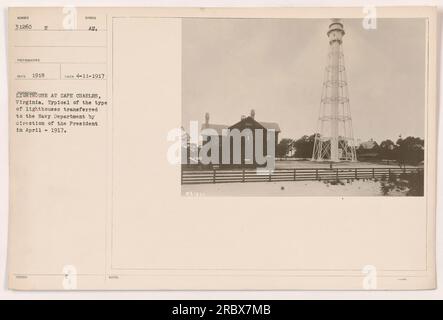 Image montrant un phare à Cape Charles, Virginie. Ce phare est typique du type transféré au département de la Marine en avril 1917, suivant les instructions du président. Photographie prise le 11 avril 1917. Banque D'Images