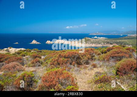 La côte du cap Spartivento et du cap Malfatano, Chia, Domus de Maria, Sardaigne, Italie, Europe Banque D'Images