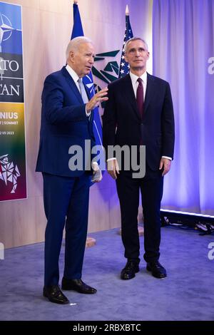 Vilnius, Lituanie. 11 juillet 2023. ÉTATS-UNIS Le président Joe Biden (à gauche) rencontre le secrétaire général de l’OTAN, Jens Stoltenberg, lors du sommet de l’OTAN à Vilnius, en Lituanie, le mardi 11 juillet 2023. Photo OTAN/ crédit : UPI/Alamy Live News Banque D'Images