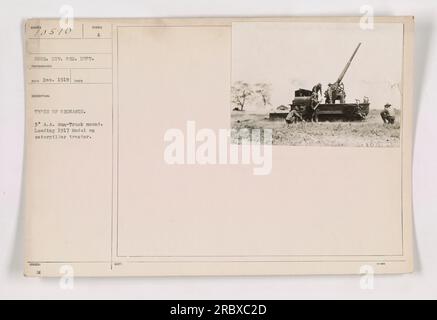 Cette image montre un 3' A.A. Support de camion-canon chargé sur un tracteur caterpillar. Elle a été prise par un photographe de l'ENGR 10510. DIV. ORD. SERVICE En décembre 1918. La photo documente les différents types de munitions utilisées pendant la première Guerre mondiale. Symbole : a. Banque D'Images