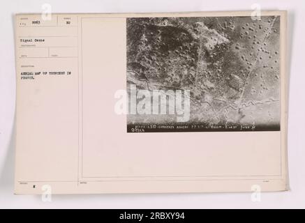 Carte aérienne des tranchées en France pendant la première Guerre mondiale. La photographie montre des tranchées détaillées avec des notes correspondantes telles que ICA-510-CARRIERES BOHERY et leurs coordonnées précises 22.917-16. L'image a été prise d'un avion à une altitude de 2000m à 8:40:37 du matin. Sa référence est F-120. Banque D'Images