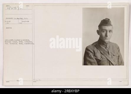 Il s'agit d'une photographie prise par le lieutenant Wm. Fox pendant la première Guerre mondiale Il comprend le 1e lieutenant Calton B. Brisson du corps médical dans le 60e régiment d'infanterie de la 5e division. La photo a été prise à Esch, au Luxembourg. L'image est étiquetée 42.57.2 dans les notes du photographe. Banque D'Images