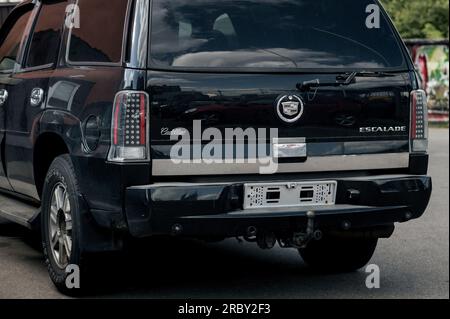 Minsk, Biélorussie, juillet 2023 - Cadillac escalade un vus de luxe de limousine. vue arrière Banque D'Images