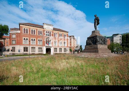 Italie, Lombardie, Milan, Piazza Buonarroti Square, Giuseppe Verdi Monument Backgorund Rest Home pour musiciens Banque D'Images