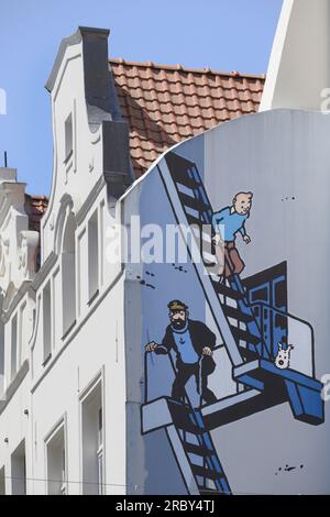 Peinture murale Tintin sur le côté du bâtiment Bruxelles Belgique Europe Banque D'Images