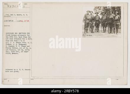 Groupe de soldats américains de la 37e division revenant des lignes de front à Luneville, en France, après avoir capturé leurs premiers prisonniers allemands. Soldats identifiés de gauche à droite : le caporal J.V. Evans ; Privates G.J. Fisher, L.S. Thompson, E. Dunney, W.F. Frank et Philip Hewins. Photo prise le 14 août 1918. Publié par A.E.P. Censeur, date non précisée.' Banque D'Images